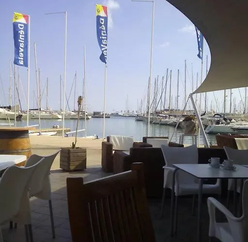 Club Nautico アパート