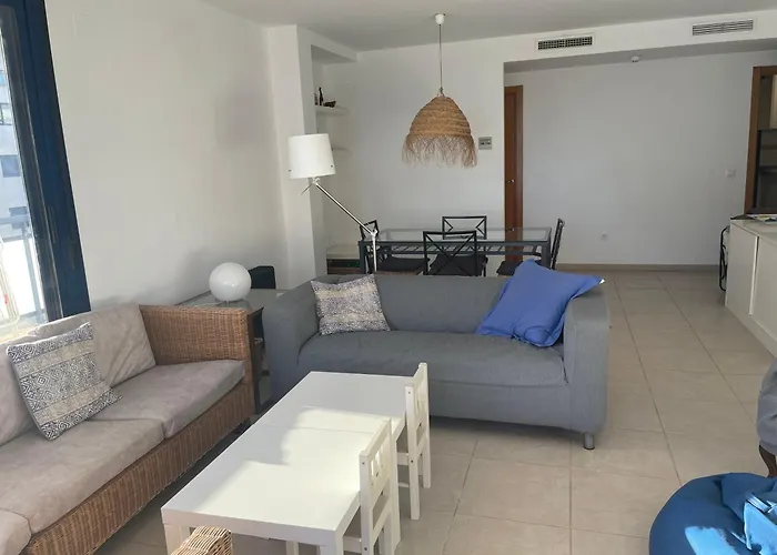 Club Nautico * デニア