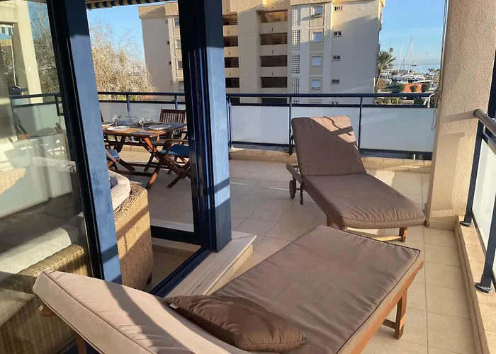 Club Nautico * デニア